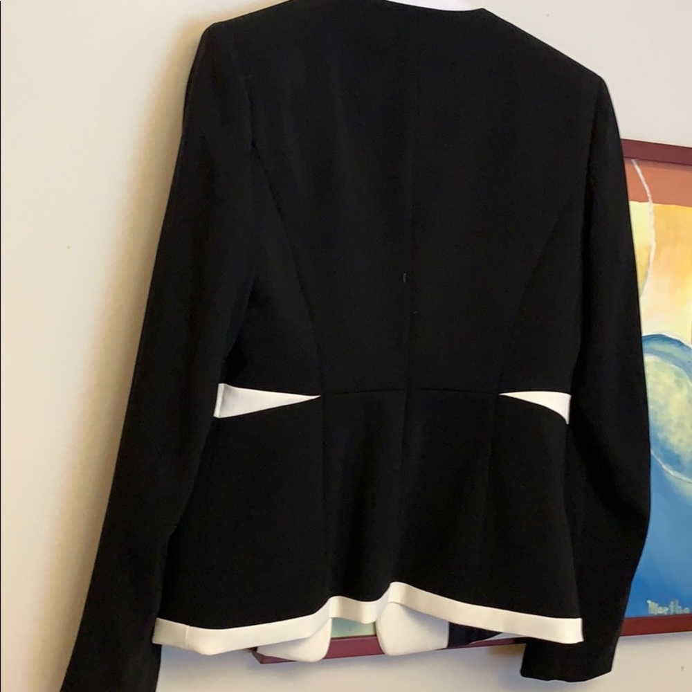 ❌SOLD❌ Ivanka Trump black & off white blazer Sz 4 - Picture 4 of 5